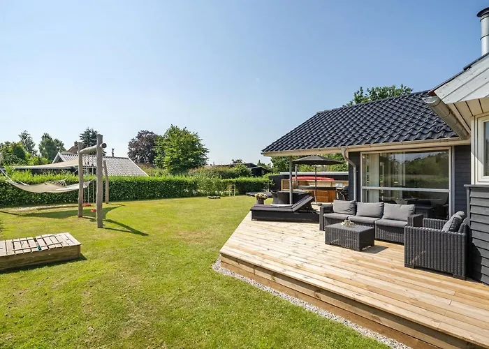 Nine - 200m From The Sea By Interhome *